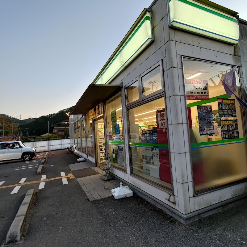 ファミリーマート 京北周山町店