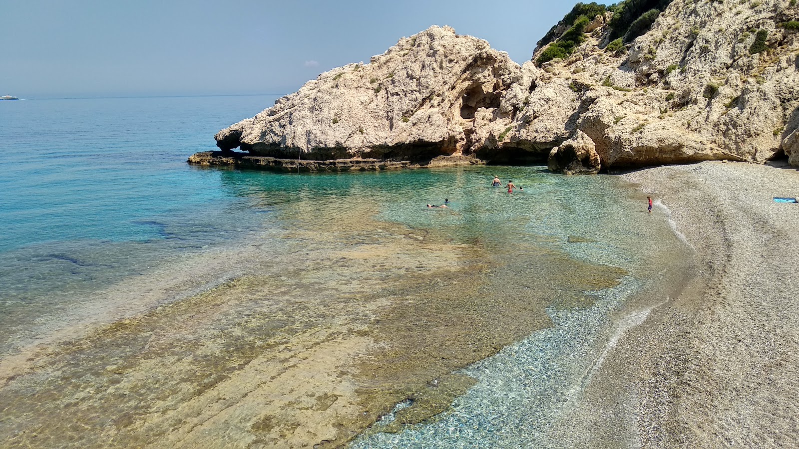 Mikro Seitani beach'in fotoğrafı doğal alan içinde bulunmaktadır
