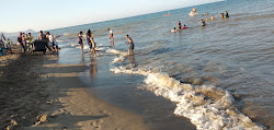 Plage Martil'in fotoğrafı uçurumlarla desteklenmiş
