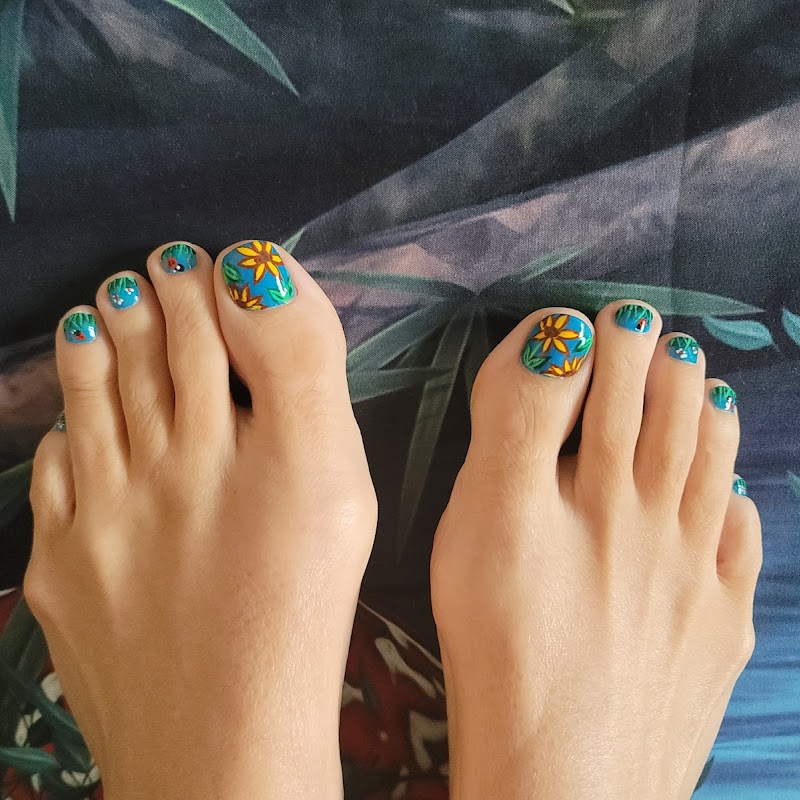 unique nails and spa