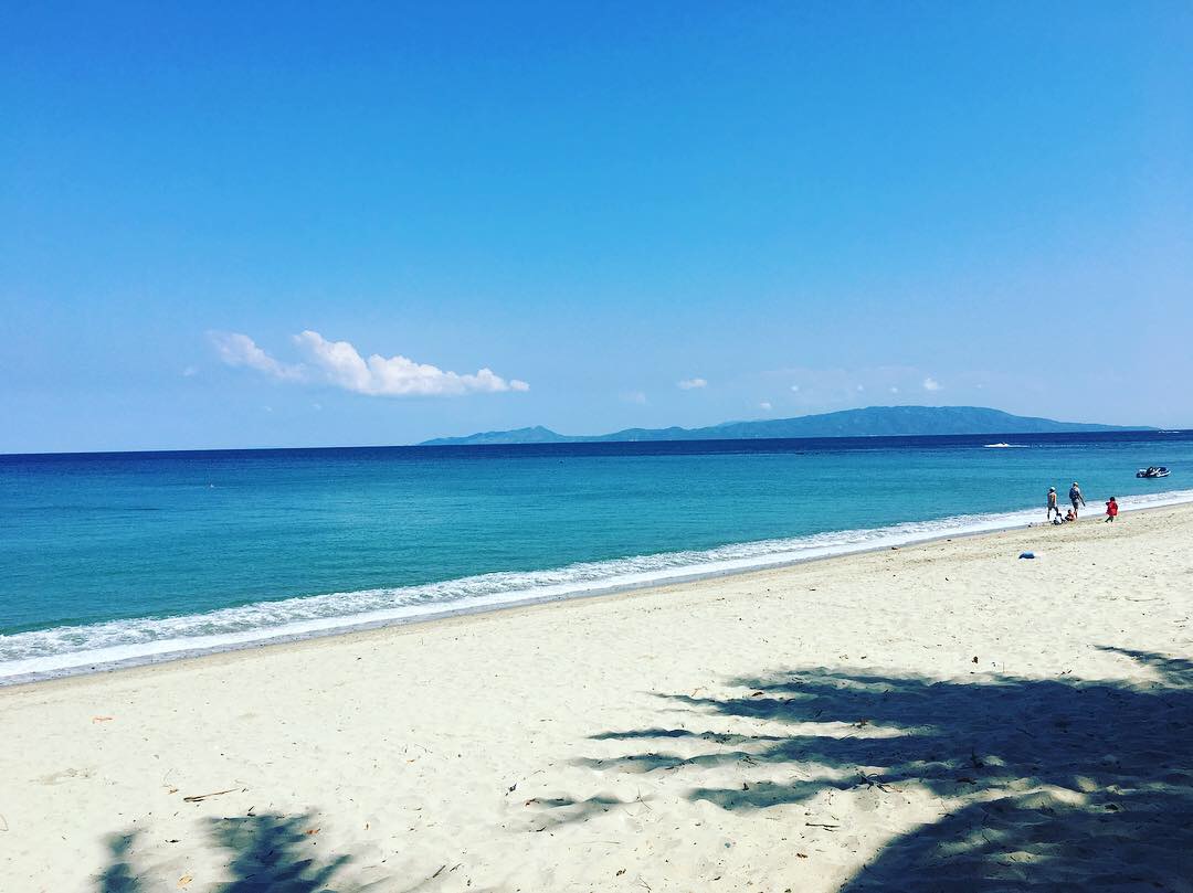 Aninuan Beach的照片 带有宽敞的海岸