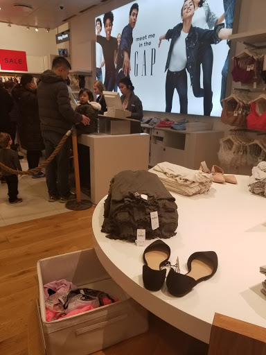 Shopping Mall «Deer Park Town Center Shopping Center», reviews and photos, 20530 N Rand Rd, Deer Park, IL 60010, USA