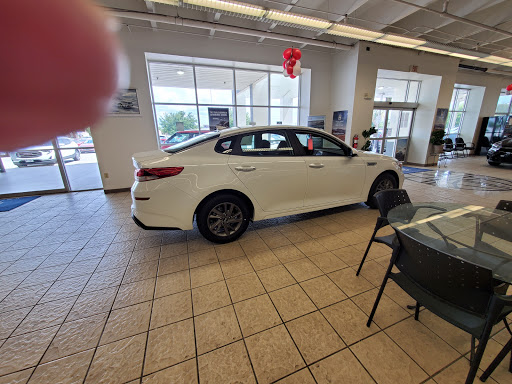 Car Dealer «World Car Kia South», reviews and photos, 7915 Interstate 35 Access Rd, San Antonio, TX 78224, USA