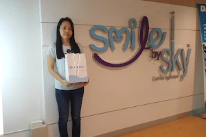 SMILE by iSKY dental center ศูนย์ทันตกรรมเฉพาะทาง สไมล์ บาย ไอสกาย image