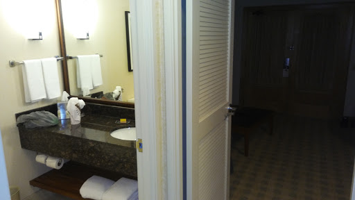 Hotel «DoubleTree Suites by Hilton Hotel & Conference Center Chicago-Downers Grove», reviews and photos, 2111 Butterfield Rd, Downers Grove, IL 60515, USA