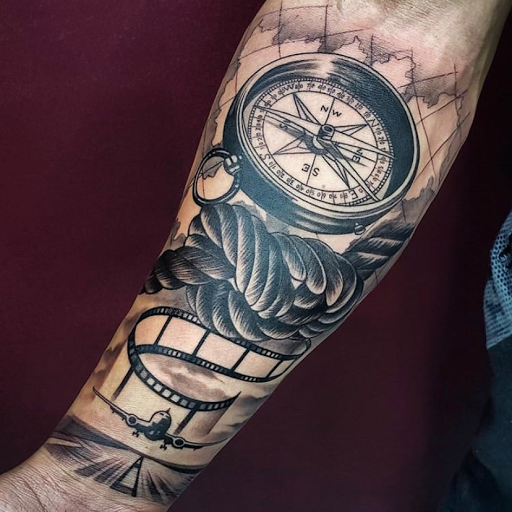 Explore compass tattoo ideas for men, creative tattoo ideas in Miami, available at Por vida tattoos