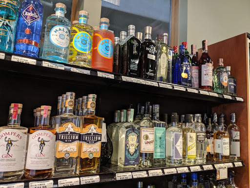 Liquor Store «Pearl Specialty Market & Spirits», reviews and photos, 900 NW Lovejoy St, Portland, OR 97209, USA