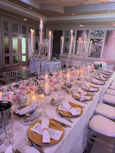 Florist «Pedestals Florist», reviews and photos, 125 Herricks Rd, Garden City Park, NY 11040, USA