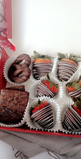 Gift Shop «Edible Arrangements», reviews and photos, 930 W Broadway Rd #16, Tempe, AZ 85282, USA