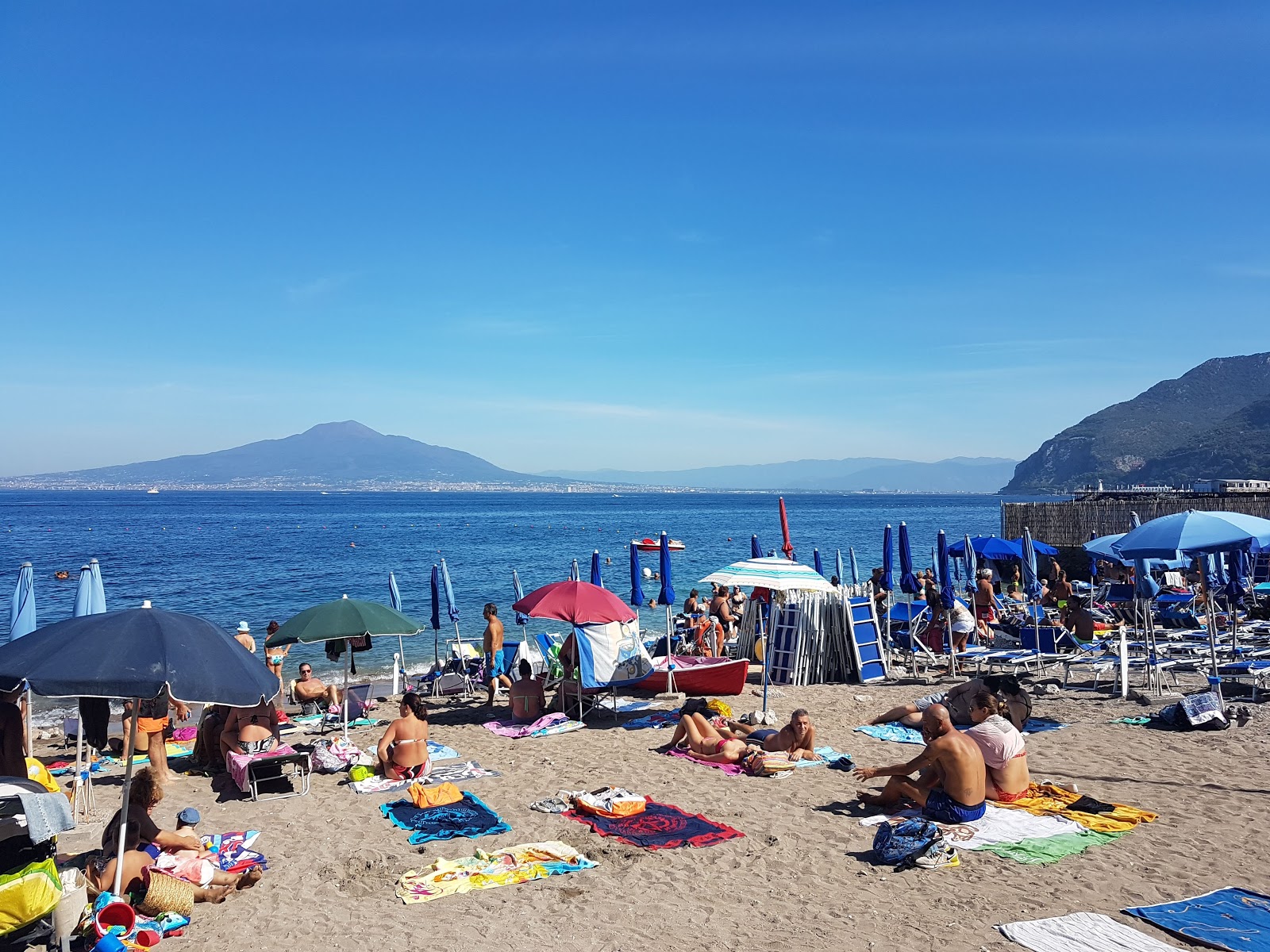 Foto von Spiaggia Seiano mit teilweise sauber Sauberkeitsgrad