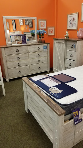 Furniture Store «Raymour & Flanigan Furniture and Mattress Store», reviews and photos, 410 Reidville Dr, Waterbury, CT 06705, USA