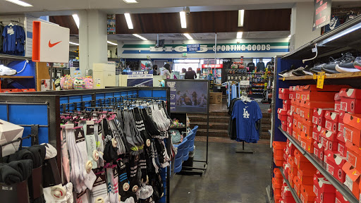 Sporting Goods Store «Big 5 Sporting Goods - Wilshire», reviews and photos, 6601 Wilshire Blvd, Los Angeles, CA 90048, USA