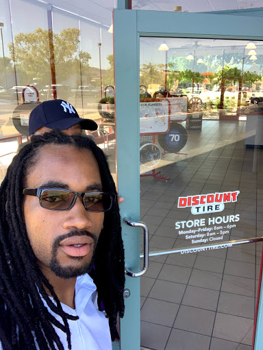 Tire Shop «Discount Tire Store - Glendale, AZ», reviews and photos, 5990 W Behrend Dr, Glendale, AZ 85308, USA