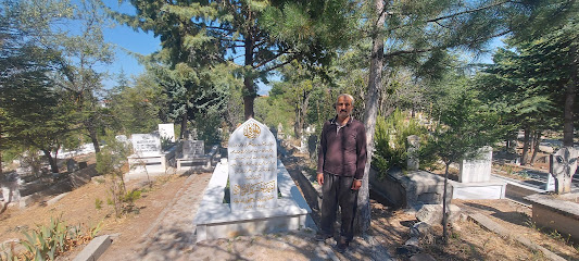 Seyyit Hüsrev Altınbaşak mezarı kabri
