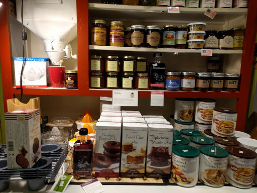 Shopping Mall «Museum Place Mall», reviews and photos, 1 Church St, Salem, MA 01970, USA