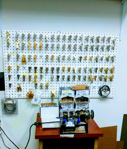 Boot Repair Shop «4th Avenue Shoe Repair and Keys», reviews and photos, 510 SW 4th Ave, Portland, OR 97204, USA