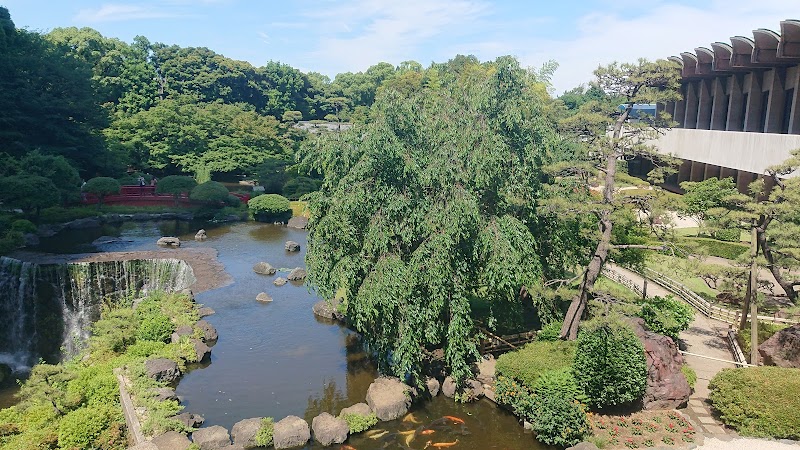 ホテルニューオータニ日本庭園の滝 東京都千代田区紀尾井町 庭園 公園 グルコミ