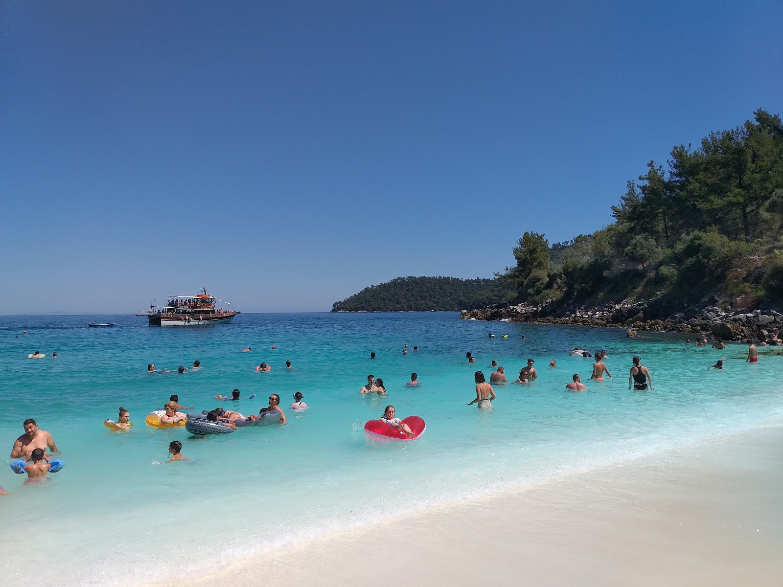 Foto van Saliara Strand met kleine baai