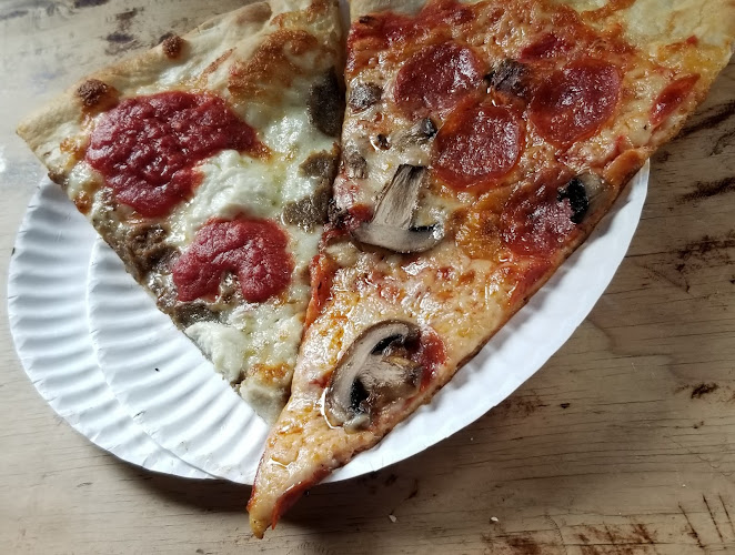 Best Thin Crust pizza place in San Diego - Landini's Pizzeria