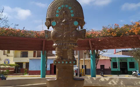 Plaza de Armas de Illimo image