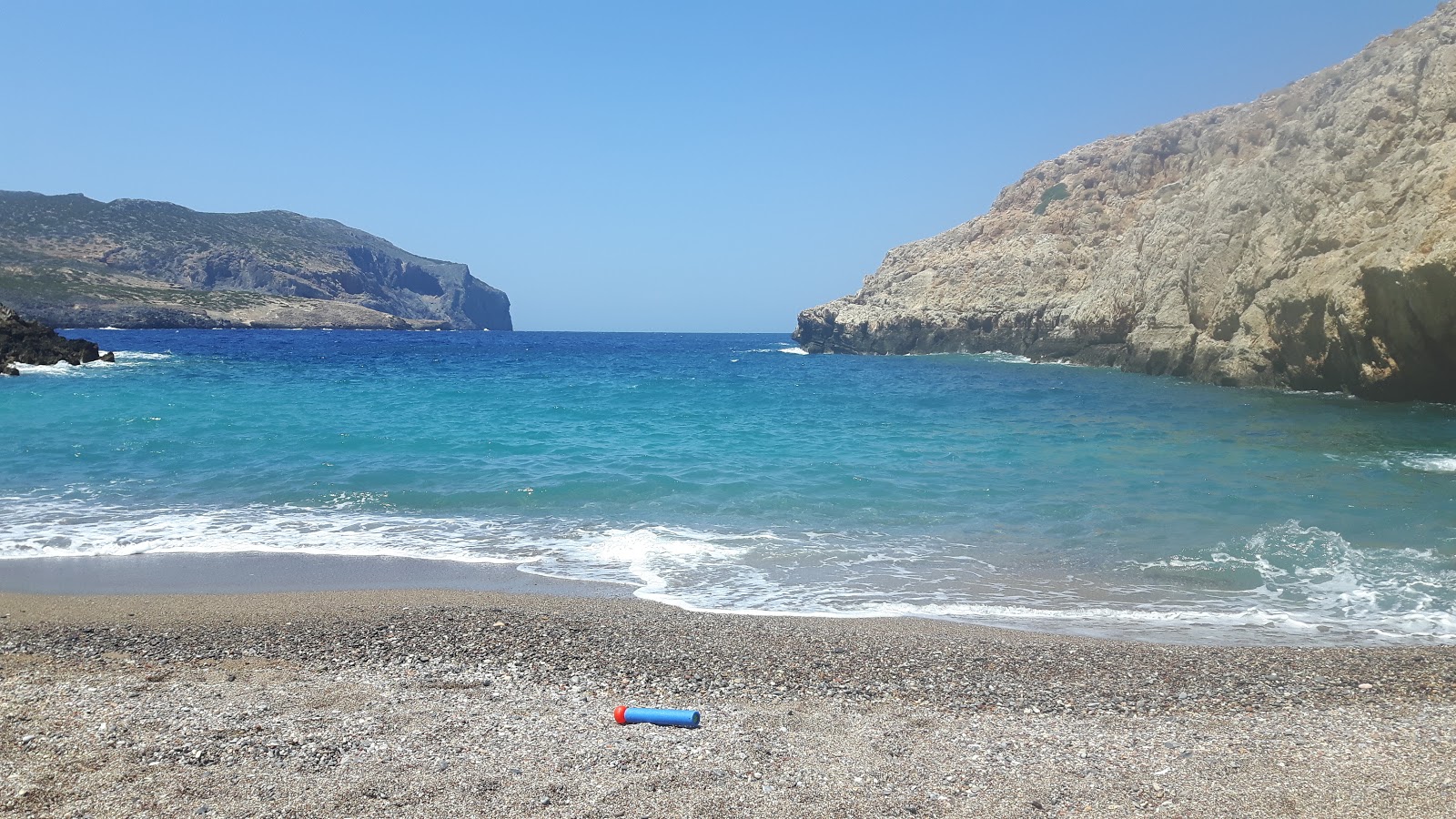 Foto von Xiropotamos beach mit türkisfarbenes wasser Oberfläche