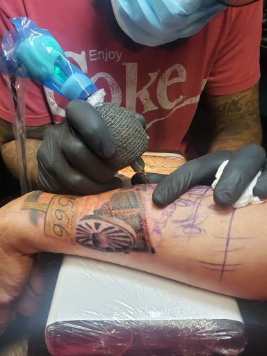 Tattoo Shop «East Coast Tattoo & Body Piercing», reviews and photos, 7 N Broadway, Salem, NH 03079, USA