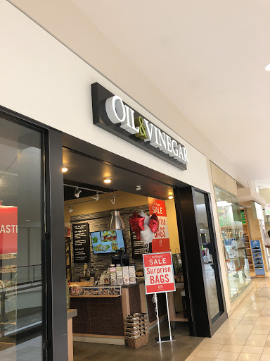 Shopping Mall «Woodburn Premium Outlets», reviews and photos, 1001 N Arney Rd, Woodburn, OR 97071, USA