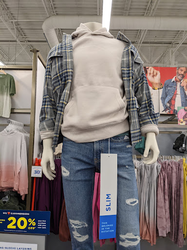 Clothing Store «Old Navy», reviews and photos, 14049 Town Center Blvd, Noblesville, IN 46060, USA