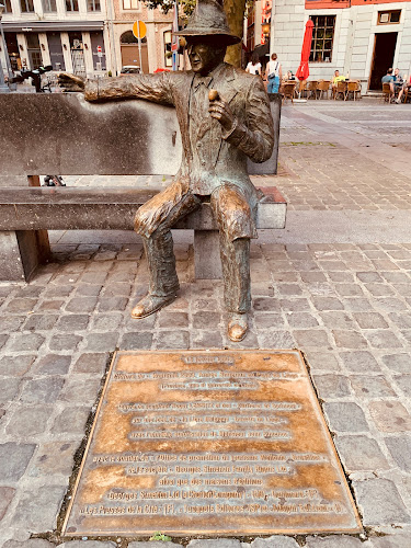 Statue de Georges Simenon