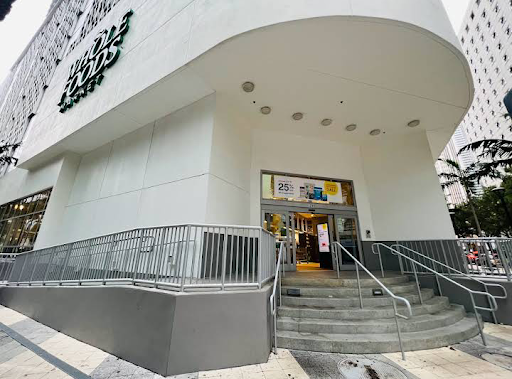 Whole Foods Market, 299 SE 3rd Ave, Miami, FL 33131, USA, 