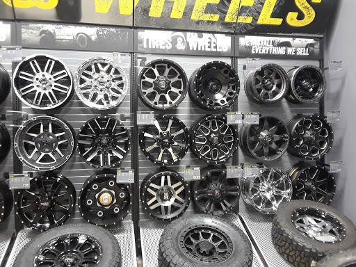 Truck Accessories Store «4 Wheel Parts - Plano», reviews and photos, 3001 E Plano Pkwy #400, Plano, TX 75074, USA
