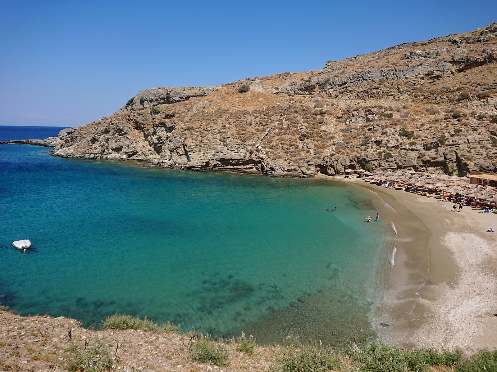 Foto van Paralia Apothikes met helder zand oppervlakte