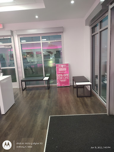 Cell Phone Store «T-Mobile», reviews and photos, 1424 N Expy, Griffin, GA 30223, USA