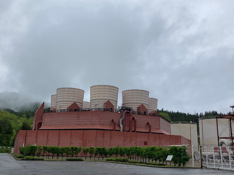 柳津西山地熱発電所冷却塔