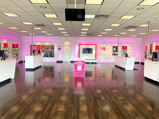 Cell Phone Store «T-Mobile», reviews and photos, 4680 W Broad St, Columbus, OH 43228, USA