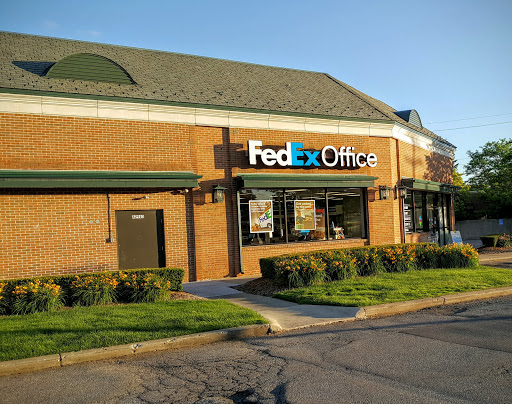 Print Shop «FedEx Office Print & Ship Center», reviews and photos, 42999 Woodward Ave, Bloomfield Hills, MI 48304, USA