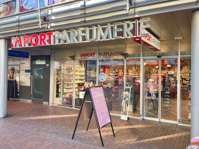 Import Parfumerie Brugg Neumarktplatz - Kosmetikgeschäft