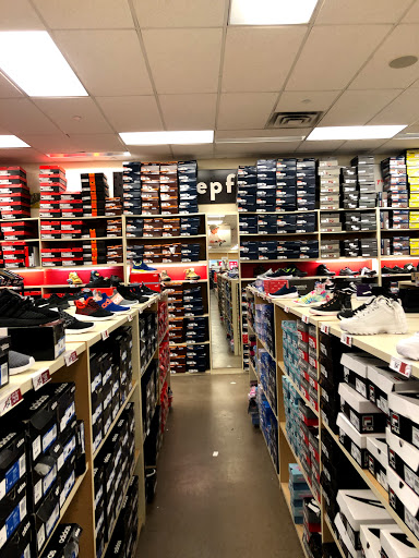Shoe Store «Famous Footwear», reviews and photos, 40-24 College Point Blvd, Flushing, NY 11354, USA