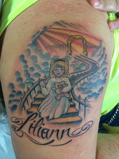 Explore daisy flower tattoo ideas, creative tattoo ideas in Toledo, available at Infinite Art Tattoo Studio