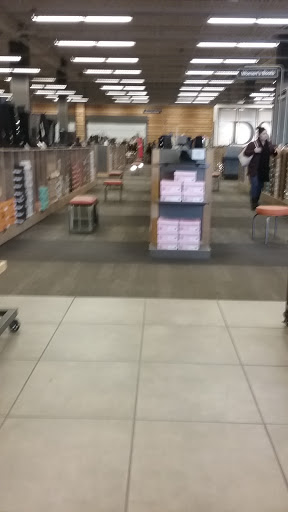 Shoe Store «DSW Designer Shoe Warehouse», reviews and photos, 7321 Lake St, River Forest, IL 60305, USA
