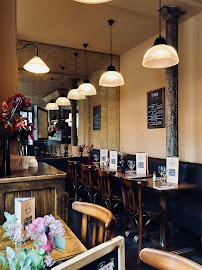 Atmosphère du Restaurant français Le Grand Comptoir d'Anvers à Paris - n°8