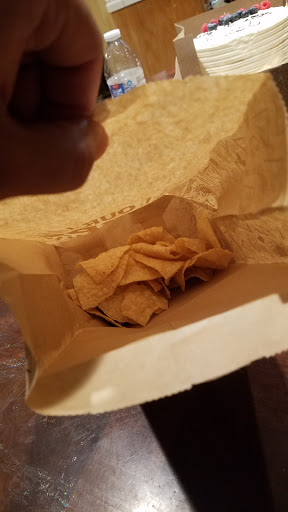 Mexican Restaurant «Chipotle Mexican Grill», reviews and photos, 4424 W Shaw Ave, Fresno, CA 93722, USA