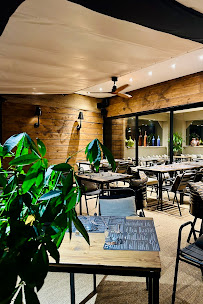 Atmosphère du Restaurant méditerranéen L'Envers Restaurant à Saint-Laurent-du-Var - n°8