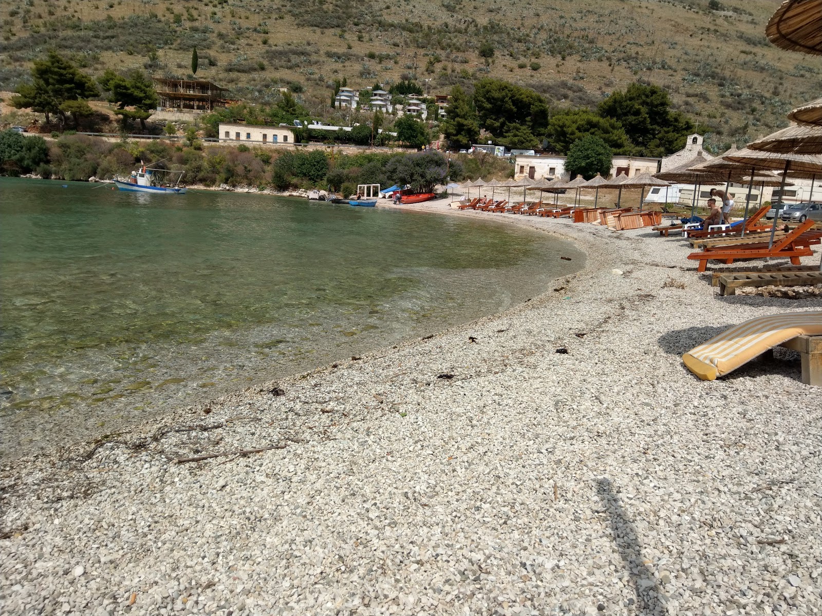 Palermo beach'in fotoğrafı uçurumlarla desteklenmiş