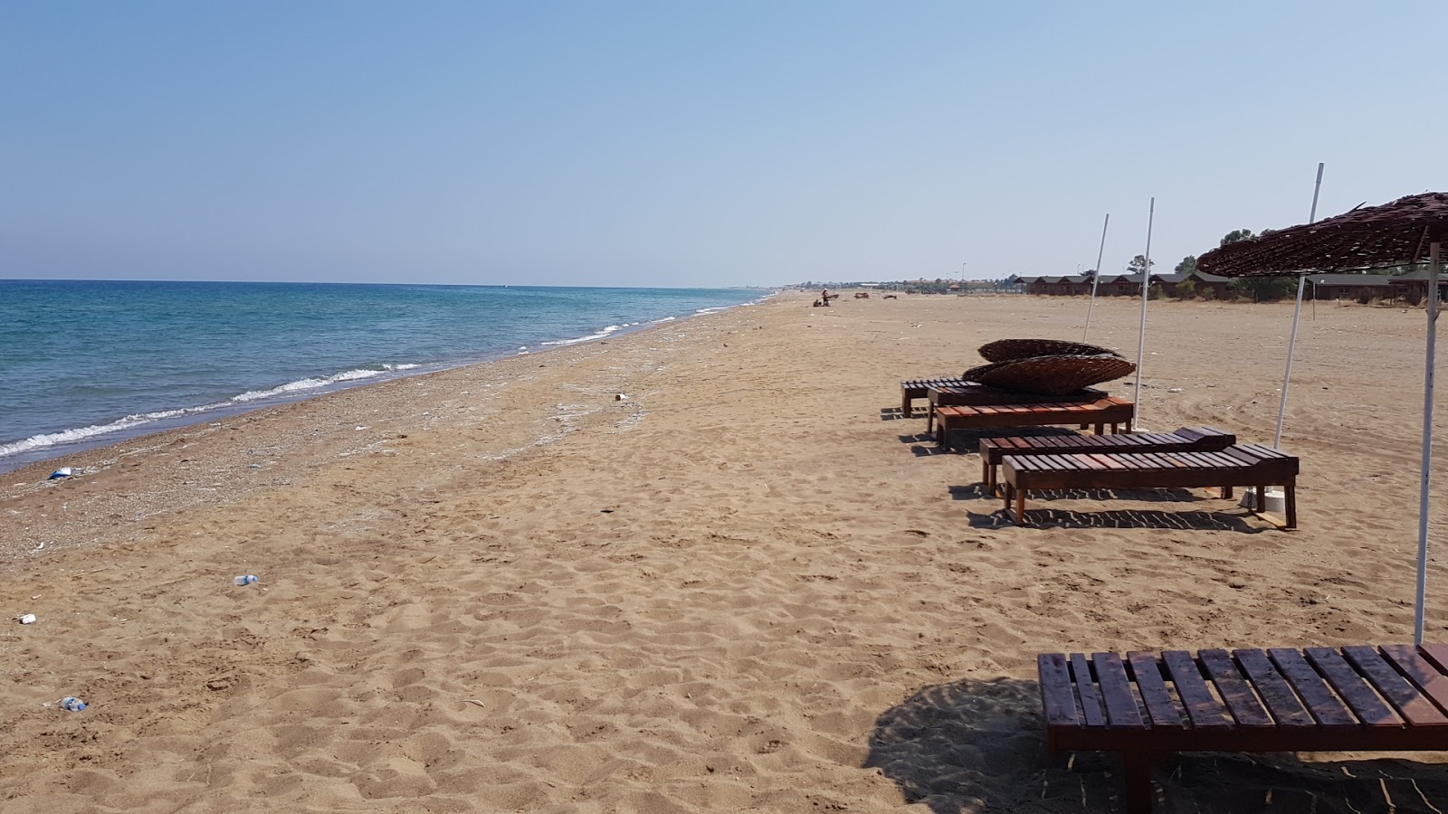 Photo of Winses beach with long straight shore