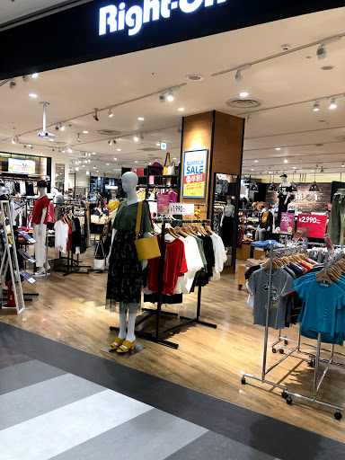 女性のスウェットシャツを購入する店 東京