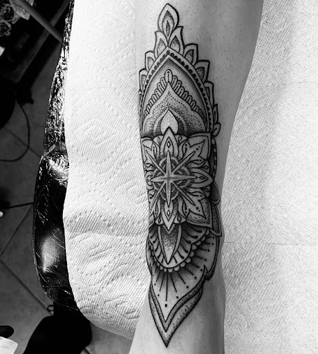 Explore celtic cross tattoo ideas, creative tattoo ideas in Saint Petersburg, available at Buku Tattoo Studio