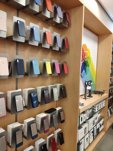 Computer Store «Apple La Encantada», reviews and photos, 2905 E Skyline Dr, Tucson, AZ 85718, USA