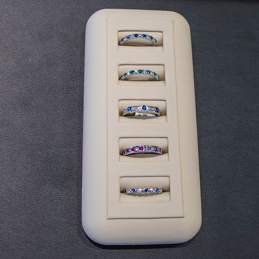 Jewelry Store «Revell Jewelers», reviews and photos, 904 Middle Rd, Bettendorf, IA 52722, USA