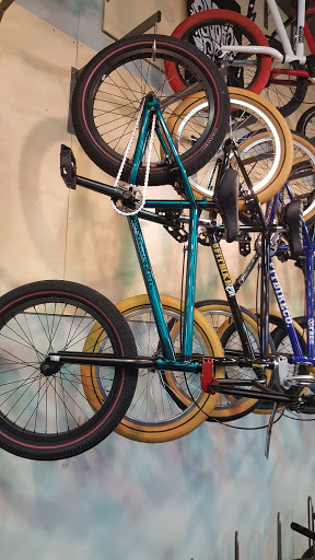 Shoe Store «PRO BIKE+RUN Robinson», reviews and photos, 3100 Robinson Ln, Pittsburgh, PA 15205, USA